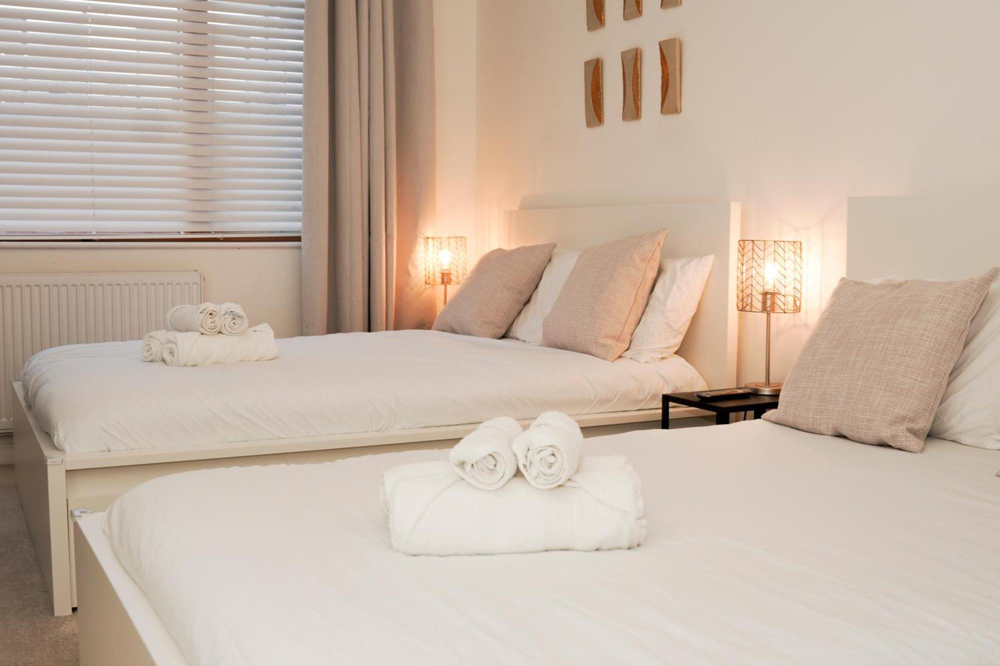 Spacious 4Br 4Ba Gated Townhouse With Balconies, Central Jq เบอร์มิงแฮม ภายนอก รูปภาพ